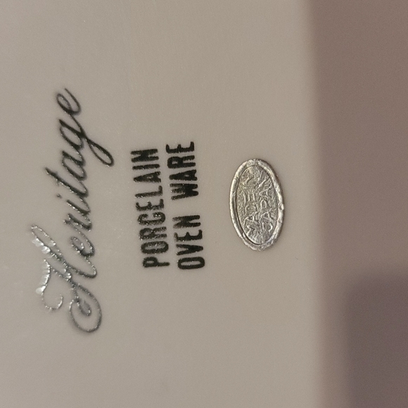 Vintage Heritage Porcelain Ovenware Casserole Dish - Picture 4 of 4